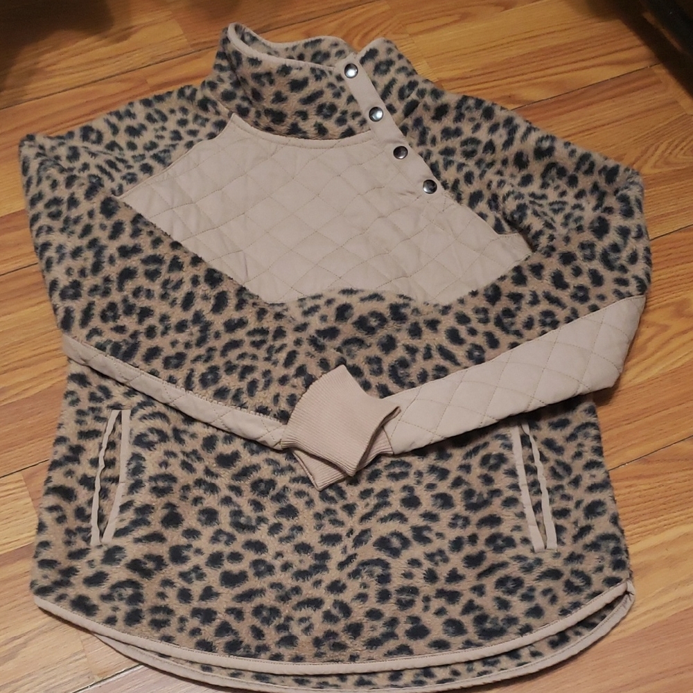 ABERCROMBIE & FITCH Leopard Quilted Front Pullover Fleece‎